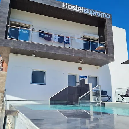 Supremo Hostel